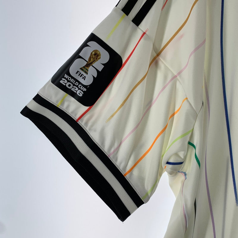【中古美品】【メンズ/レディース】 ADIDAS アディダス JN1872 JAPAN NATIONAL TEAM 2026 AWAY REPLICA JERSEY 2026年サッカー日本代表アウェイユニフォーム マルチカラーストライプ タグ付 148-260723-ny-03-fuzh サイズ：2XL カラー：オフホワイト 万代Net店