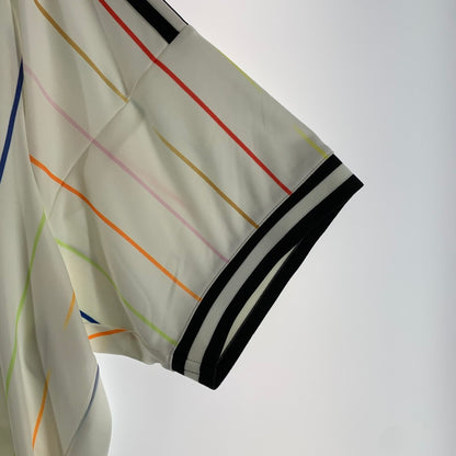 【中古美品】【メンズ/レディース】 ADIDAS アディダス JN1872 JAPAN NATIONAL TEAM 2026 AWAY REPLICA JERSEY 2026年サッカー日本代表アウェイユニフォーム マルチカラーストライプ タグ付 148-260723-ny-03-fuzh サイズ：2XL カラー：オフホワイト 万代Net店