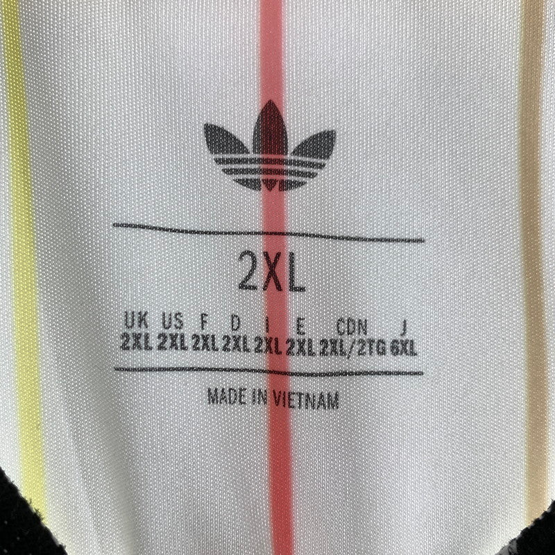 【中古美品】【メンズ/レディース】 ADIDAS アディダス JN1872 JAPAN NATIONAL TEAM 2026 AWAY REPLICA JERSEY 2026年サッカー日本代表アウェイユニフォーム マルチカラーストライプ タグ付 148-260723-ny-03-fuzh サイズ：2XL カラー：オフホワイト 万代Net店