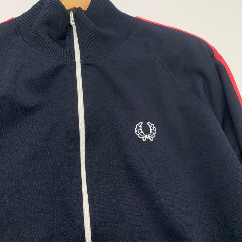 【中古品】【メンズ】 FRED PERRY TRACK JACKET フレッドペリー トラックジャケット ブルゾン アウター ブランド 古着 141-260726-gm-32-fuzh サイズ：L カラー：ネイビー レッド 万代Net店