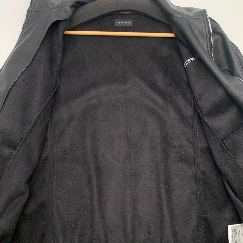 【中古品】【メンズ】 LAST NEST FAKE LEATHER ZIP JACKET ラストネスト フェイクレザージップアップジャケット アウター ブランド 古着 140-260726-gm-38-fuzh サイズ：L カラー：ブラック 万代Net店