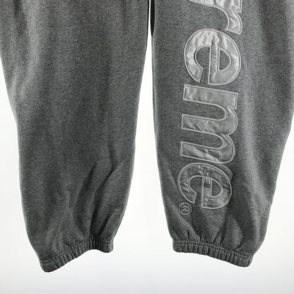 【中古品】【メンズ】 SUPREME シュプリーム SATIN APPLIQUE SWEATPANT サテン アップリケ スェットパンツ カラーGRAY SIZE:L 149-260727-ky-15-fuzh 万代Net店