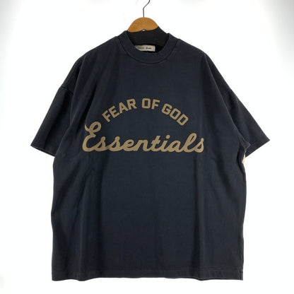 【中古美品】【メンズ】 FOG ESSENTIALS エッセンシャルズ 90S FITRAINING LOGO SS TEE ロゴ タグ付き 142-260805-ny-10-fuzh サイズ：S カラー：チャコール 万代Net店