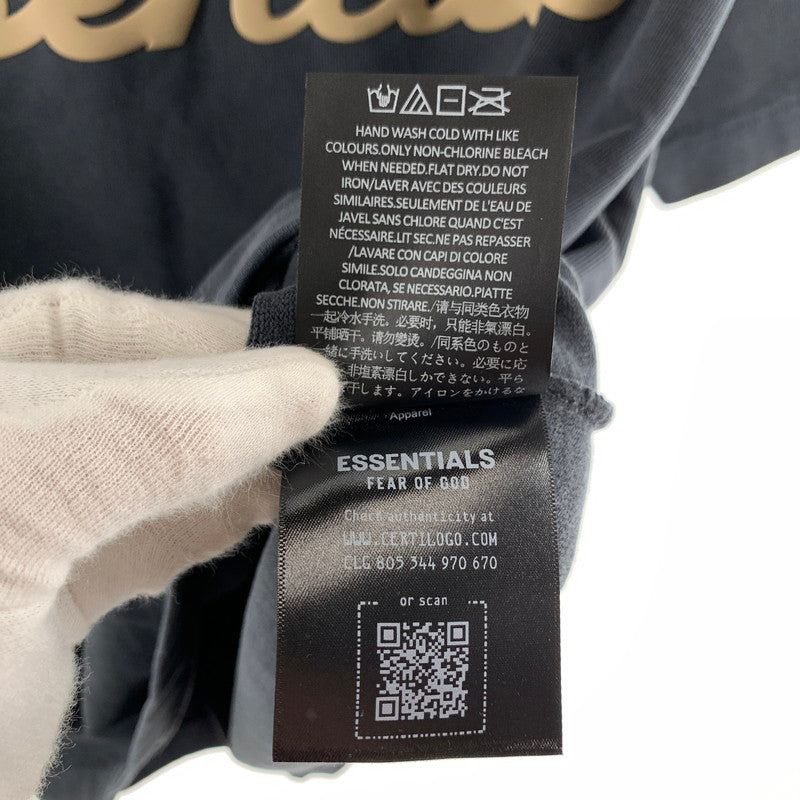 【中古美品】【メンズ】 FOG ESSENTIALS エッセンシャルズ 90S FITRAINING LOGO SS TEE ロゴ タグ付き 142-260805-ny-10-fuzh サイズ：S カラー：チャコール 万代Net店