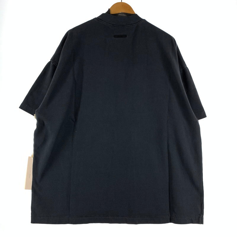 【中古美品】【メンズ】 FOG ESSENTIALS エッセンシャルズ 90S FITRAINING LOGO SS TEE ロゴ タグ付き 142-260805-ny-10-fuzh サイズ：S カラー：チャコール 万代Net店