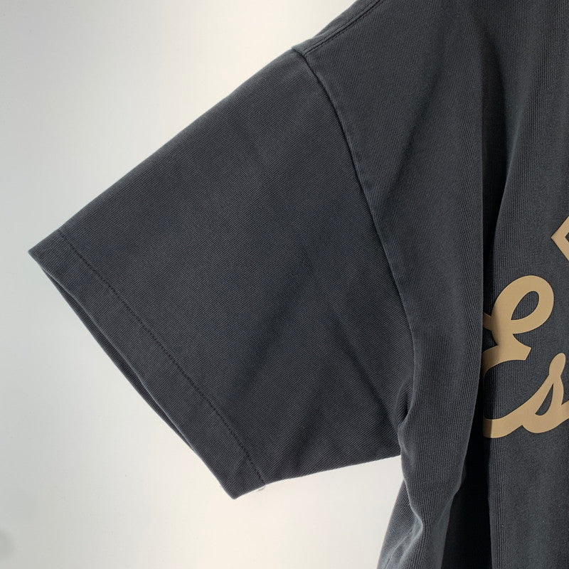 【中古美品】【メンズ】 FOG ESSENTIALS エッセンシャルズ 90S FITRAINING LOGO SS TEE ロゴ タグ付き 142-260805-ny-10-fuzh サイズ：S カラー：チャコール 万代Net店