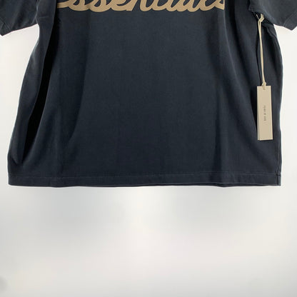 【中古美品】【メンズ】 FOG ESSENTIALS エッセンシャルズ 90S FITRAINING LOGO SS TEE ロゴ タグ付き 142-260805-ny-10-fuzh サイズ：S カラー：チャコール 万代Net店