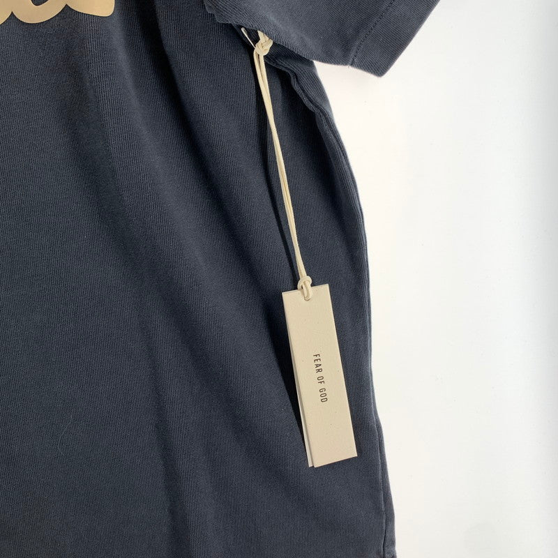 【中古美品】【メンズ】 FOG ESSENTIALS エッセンシャルズ 90S FITRAINING LOGO SS TEE ロゴ タグ付き 142-260805-ny-10-fuzh サイズ：S カラー：チャコール 万代Net店