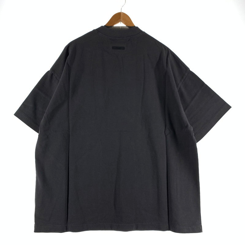 【中古美品】【メンズ】 FOG ESSENTIALS エッセンシャルズ RLCT LOGO SS TEE ロゴ タグ付き 142-260805-ny-11-fuzh サイズ：S カラー：チャコール 万代Net店