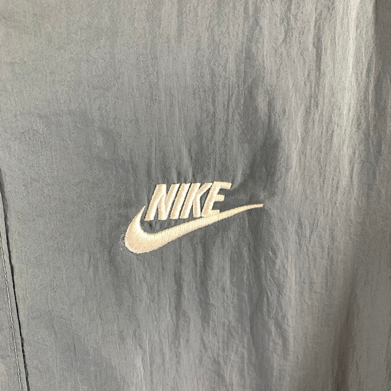 【中古品】【メンズ】 NIKE ナイキ WOVEN PLAYERS JACKET ウーブン プレイヤー ジャケット 上着 アウター GRY SIZE:M ※汚れあり 148-260919-io-41-fuzh カラー：グレー 万代Net店