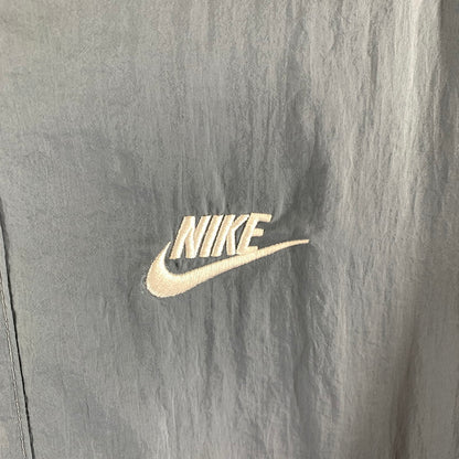 【中古品】【メンズ】 NIKE ナイキ WOVEN PLAYERS JACKET ウーブン プレイヤー ジャケット 上着 アウター GRY SIZE:M ※汚れあり 148-260919-io-41-fuzh カラー：グレー 万代Net店