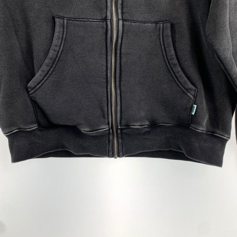 【中古品】【メンズ】 FR2 エフアールツー 月桃 沖縄限定 アーム刺繍 ZIPUP HOODIE ジップアップ フーディー パーカー BLK SIZE:L ※汚れ・シミ有 142-260807-io-20-fuzh カラー：ブラック 万代Net店