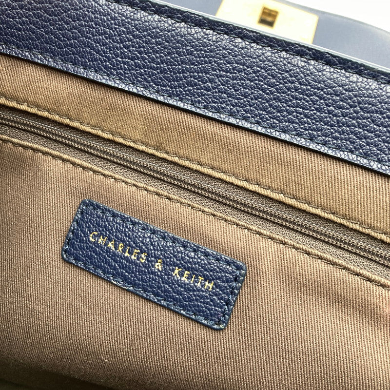 【中古品】【レディース】 CHALES＆KEITH チャールズアンドキース ショルダーバッグ カバン 188-261016-vt-95-fuzh カラー：ネイビー 万代Net店