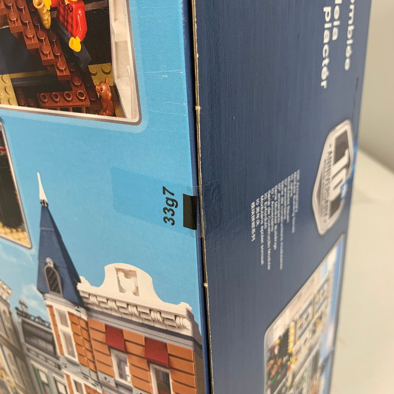 【中古美品】 未開封 LEGO レゴ 10255 にぎやかな街角　レゴストア限定 ブロック おもちゃ 玩具 オモチャ 知育玩具 ※外箱に傷みあり 038-260807-io-03-fuz 万代Net店