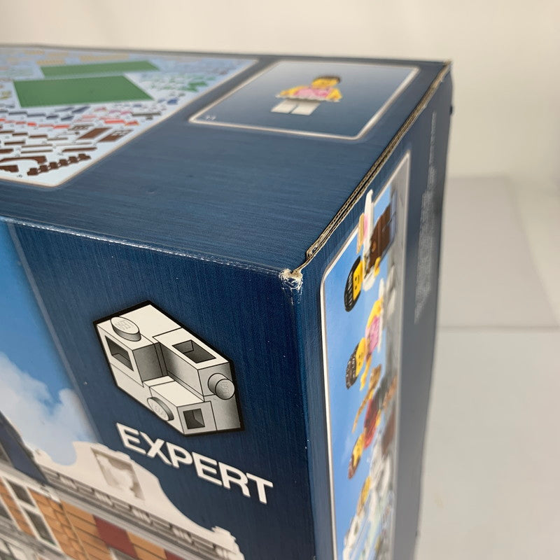 【中古美品】 未開封 LEGO レゴ 10255 にぎやかな街角　レゴストア限定 ブロック おもちゃ 玩具 オモチャ 知育玩具 ※外箱に傷みあり 038-260807-io-03-fuz 万代Net店