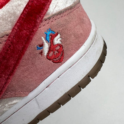 【中古品】【メンズ】 NIKE×STRANGELOVE ナイキ ストレンジラブ CT2552-800 SB DUNK LOW QS "VALENTINES DAY" PINK SIZE:27cm 箱 替え紐付 ※使用感有 スニーカー 靴 160-260807-io-44-fuzh カラー：ピンク 万代Net店