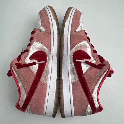 【中古品】【メンズ】 NIKE×STRANGELOVE ナイキ ストレンジラブ CT2552-800 SB DUNK LOW QS "VALENTINES DAY" PINK SIZE:27cm 箱 替え紐付 ※使用感有 スニーカー 靴 160-260807-io-44-fuzh カラー：ピンク 万代Net店