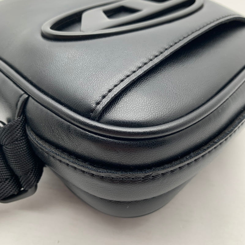 【中古美品】【メンズ】 DIESEL ディーゼル Dロゴプレート ショルダーバッグ クロスボディバッグ タグ付 カバン 188-260809-mh-09-fuzh カラー：ブラック 万代Net店