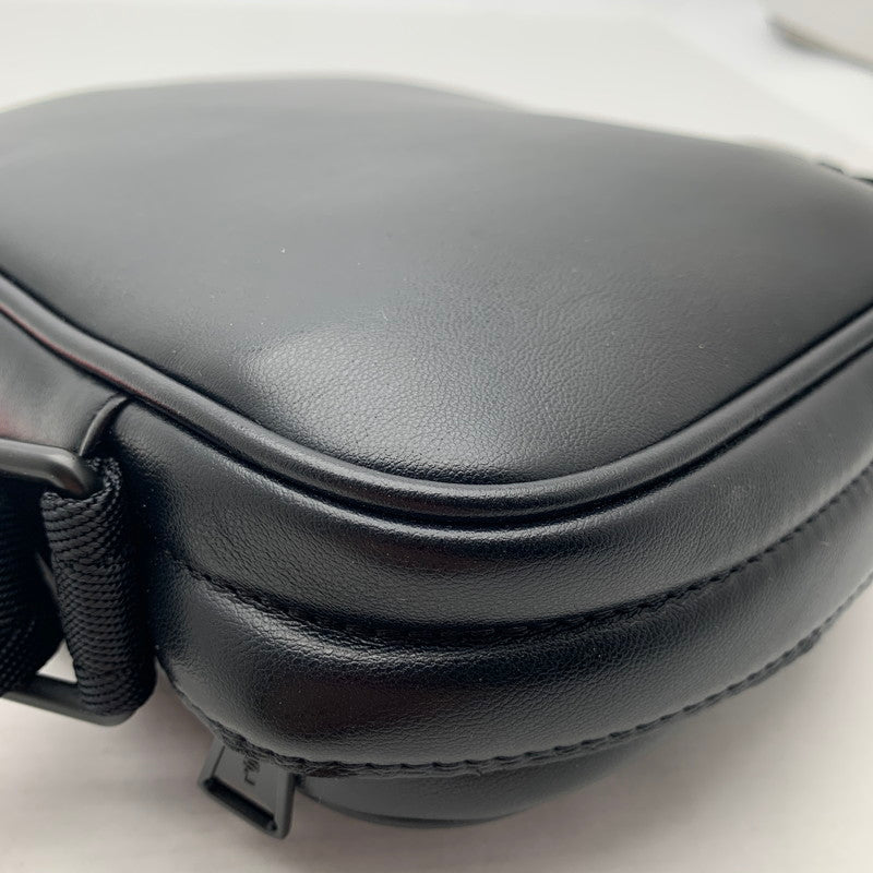 【中古美品】【メンズ】 DIESEL ディーゼル Dロゴプレート ショルダーバッグ クロスボディバッグ タグ付 カバン 188-260809-mh-09-fuzh カラー：ブラック 万代Net店