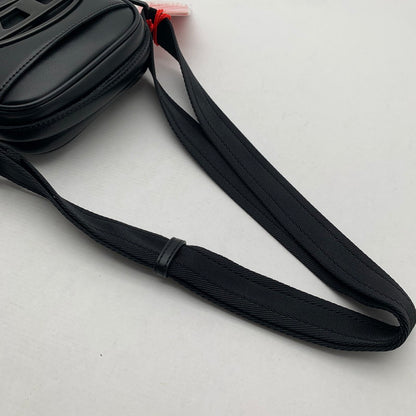 【中古美品】【メンズ】 DIESEL ディーゼル Dロゴプレート ショルダーバッグ クロスボディバッグ タグ付 カバン 188-260809-mh-09-fuzh カラー：ブラック 万代Net店