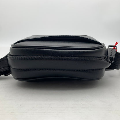 【中古美品】【メンズ】 DIESEL ディーゼル Dロゴプレート ショルダーバッグ クロスボディバッグ タグ付 カバン 188-260809-mh-09-fuzh カラー：ブラック 万代Net店