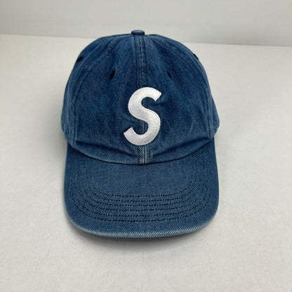 【中古品】【メンズ】 SUPREME シュプリーム Sロゴ デニムキャップ PIGMENT S LOGO 6‐PANEL DENIM カラーBLUE 24FW 帽子 185-260809-ky-11-fuz 万代Net店