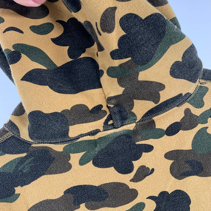 【中古品】【メンズ】 A BATHING APE アベイシング エイプ 001PPC801001X FIRST CAMO HOODIE BAPEストーン パーカー フーディ トップス 古着 142-260809-mh-02-fuzh サイズ：L カラー：カモ柄 万代Net店