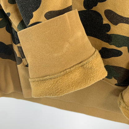 【中古品】【メンズ】 A BATHING APE アベイシング エイプ 001PPC801001X FIRST CAMO HOODIE BAPEストーン パーカー フーディ トップス 古着 142-260809-mh-02-fuzh サイズ：L カラー：カモ柄 万代Net店