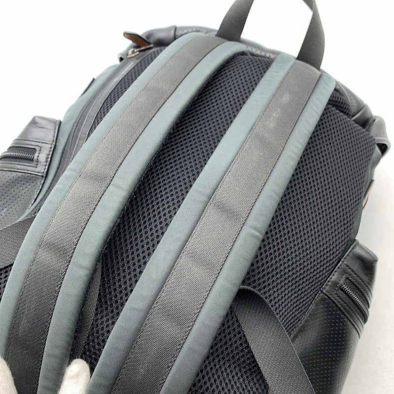 【中古品】【レディース】 COACH コーチ F57477 パーフォレイテッド テレイントレックパック BLACK カバン リュック バックパック ※汚れ・キズあり 180-260811-io-53-fuzh カラー：ブラック 万代Net店