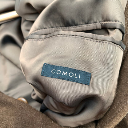 【中古品】【メンズ】 COMOLI コモリ U03-04003 ディアスキン スエードライダージャケット スウェード ジャケット 上着 BROWN SIZE:3 ※スレ・汚れ有 140-260814-io-05-fuzh カラー：ブラウン 万代Net店