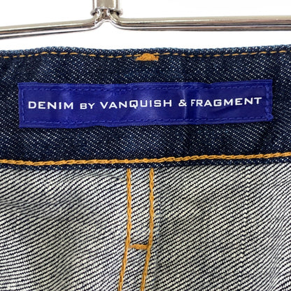 【中古品】【メンズ】 VANQUISH&FRAGMENT ヴァンキッシュ フラグメント MODEL THREE YEARS WASH WIDE STRAIGHT DENIM デニム パンツ ダメージ加工 ストーン ボトムス 古着 151-260813-mh-28-fuzh サイズ：32 カラー：インディゴ 万代Net店