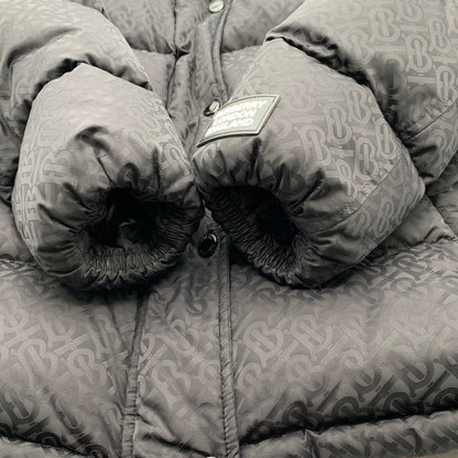 【中古品】【メンズ】 BURBERRY バーバリー 8019648 モノグラム ロゴ フーデット ダウンジャケット ブランド 古着 141-260815-gm-51-fuzh サイズ：M カラー：ブラック 万代Net店