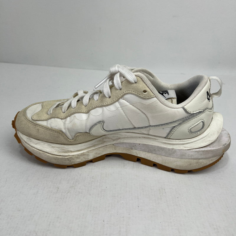 【中古品】【レディース】 NIKE×SACAI ナイキ サカイ DD1875-100 VAPOR WAFFLE ヴェイパーワッフル WHITE GUM WHITE 24.0cm ※汚れ・使用感あり 本体のみ スニーカー 靴 160-260816-io-16-fuzh カラー：ホワイト 万代Net店