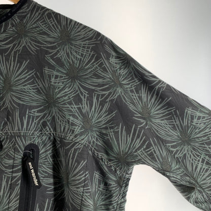 【中古品】【メンズ】 AND WANDER アンドワンダー NYLON JACKET ナイロンジャケット カラーグリーン ボタニカル柄 サイズ3 144-260825-ky-03-fuzh 万代Net店