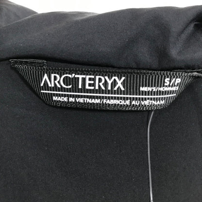 【中古品】【メンズ】 ARC'TERYX アークテリクス SORANO HOODY ソラノ フーディ ジャケット 上着 アウター BLACK Sサイズ ※首回り汚れ・白い汚れあり 144-260830-io-45-fuzh カラー：ブラック 万代Net店