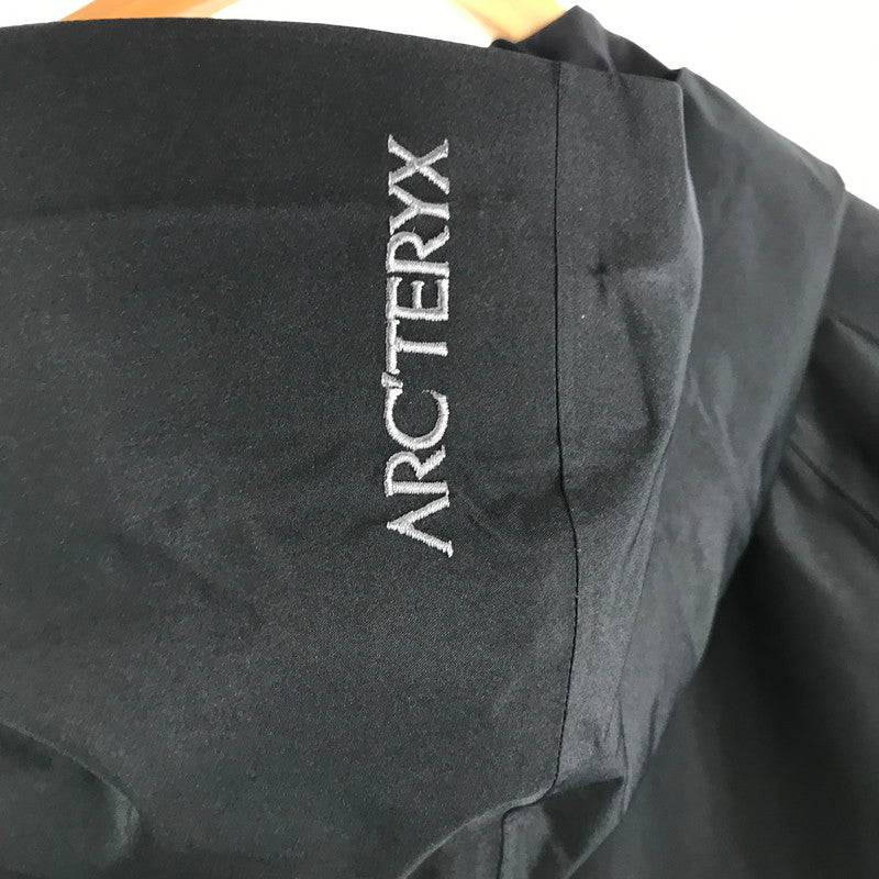 【中古品】【メンズ】 ARC'TERYX アークテリクス SORANO HOODY ソラノ フーディ ジャケット 上着 アウター BLACK Sサイズ ※首回り汚れ・白い汚れあり 144-260830-io-45-fuzh カラー：ブラック 万代Net店