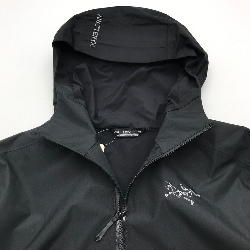 【中古品】【メンズ】 ARC'TERYX アークテリクス SORANO HOODY ソラノ フーディ ジャケット 上着 アウター BLACK Sサイズ ※首回り汚れ・白い汚れあり 144-260830-io-45-fuzh カラー：ブラック 万代Net店