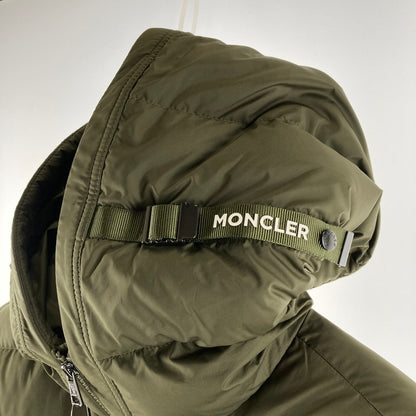 【中古品】【メンズ】 MONCLER モンクレール K20911A00228 LAVERAET PUFFER JACEKT カラー KHAKI ダウンジャケット SIZE:2 アルメニア製 141-260828-ky-03-fuzh 万代Net店