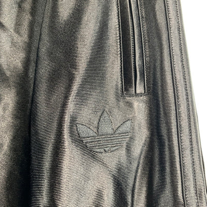 【中古品】【メンズ】 ADIDAS アディダス JX1494 METAL FIREBIRD TRACK JERSEY PANT トラック ジャージー パンツ ズボン 長ズボン BLACK Sサイズ ※引っ掛けあり 159-260830-io-04-fuzh カラー：ブラック 万代Net店
