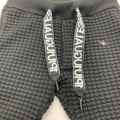 【中古品】【メンズ】 1PIU1UGUALE3 RELAX ウノピゥウノウグァーレトレ リラックス USK-24003 スピンドルロゴワッフル ジョガーパンツ BLACK Sサイズ ※引っ掛けあり・使用感あり 151-260830-io-03-fuzh カラー：ブラックレッド 万代Net店