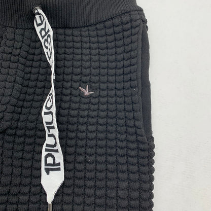 【中古品】【メンズ】 1PIU1UGUALE3 RELAX ウノピゥウノウグァーレトレ リラックス USK-24003 スピンドルロゴワッフル ジョガーパンツ BLACK Sサイズ ※引っ掛けあり・使用感あり 151-260830-io-03-fuzh カラー：ブラックレッド 万代Net店