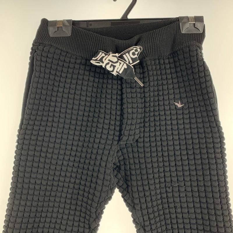 【中古品】【メンズ】 1PIU1UGUALE3 RELAX ウノピゥウノウグァーレトレ リラックス USK-24003 スピンドルロゴワッフル ジョガーパンツ BLACK Sサイズ ※引っ掛けあり・使用感あり 151-260830-io-03-fuzh カラー：ブラックレッド 万代Net店