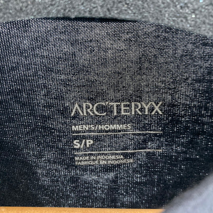 【中古品】【メンズ】 ARC'TERYX アークテリクス CAPTIVE ARC'WORD L.S TEE キャプティブ アークワード 長袖シャツ カラーBLACK SIZE:S　 144-260828-ky-05-fuzh 万代Net店