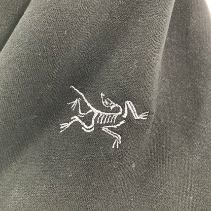 【中古品】【メンズ】 ARC'TERYX アークテリクス X000009788 EMBLEM FLEECE HOODY エンブレム フリース フーディー パーカー BLACK Sサイズ プルオーバー ※汚れ・使用感あり 144-260830-io-48-fuzh カラー：ブラック 万代Net店