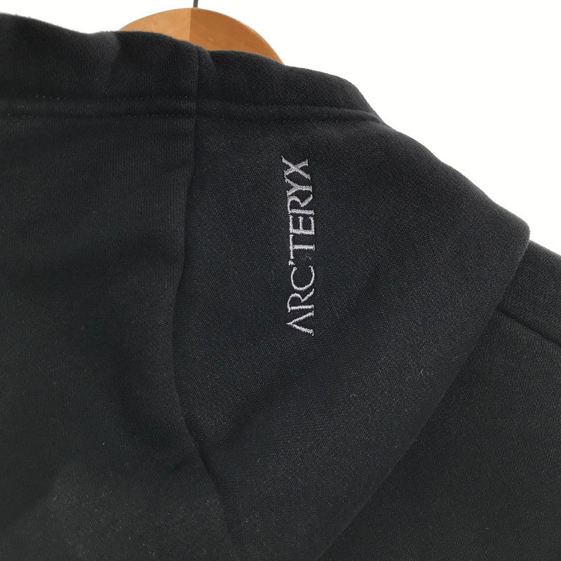 【中古品】【メンズ】 ARC'TERYX アークテリクス X000009788 EMBLEM FLEECE HOODY エンブレム フリース フーディー パーカー BLACK Sサイズ プルオーバー ※汚れ・使用感あり 144-260830-io-48-fuzh カラー：ブラック 万代Net店