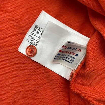 【中古品】【メンズ】 MONCLER モンクレール MAGLIA POLO MANICA CORTA S S POLO SHIRT ポロシャツ ORANGE Lサイズ ※首回りスレ・変色・使用感・ボタン色抜けあり 141-260830-io-55-fuzh カラー：オレンジ 万代Net店