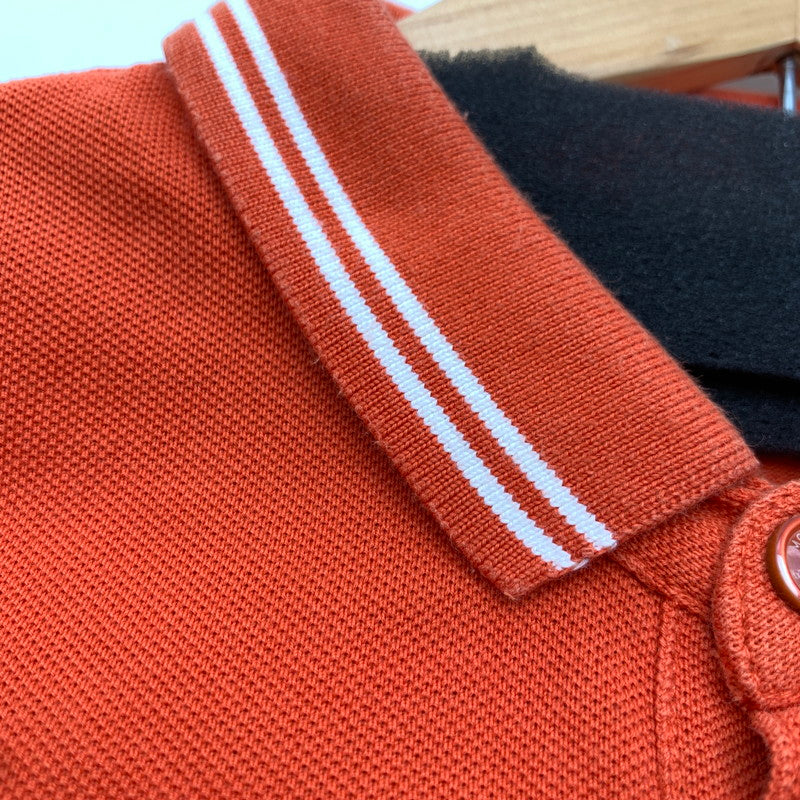 【中古品】【メンズ】 MONCLER モンクレール MAGLIA POLO MANICA CORTA S S POLO SHIRT ポロシャツ ORANGE Lサイズ ※首回りスレ・変色・使用感・ボタン色抜けあり 141-260830-io-55-fuzh カラー：オレンジ 万代Net店