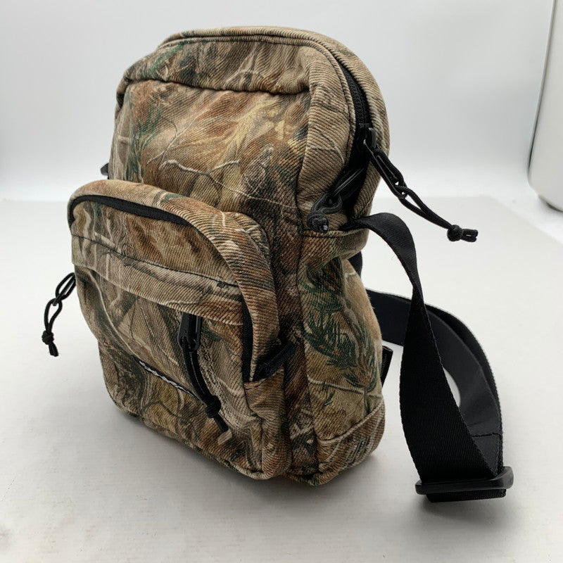 【中古品】【メンズ】 SUPREME DENIM SHOULDER BAG シュプリーム デニム ショルダーバッグ カモフラージュ 迷彩柄 "REALTREE AP CAMO" カバン バッグ かばん 188-260830-io-59-fuzh 万代Net店