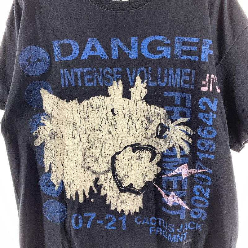 【中古品】【メンズ】 CACTUS JACK×FRAGMENT DESIGN カクタスジャック×フラグメントデザイン DANGER S.S TEE 半袖Tシャツ 142-260921-gm-11-fuzh サイズ：L カラー：ブラック 万代Net店