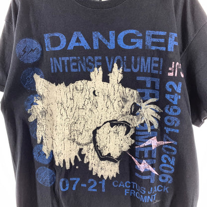 【中古品】【メンズ】 CACTUS JACK×FRAGMENT DESIGN カクタスジャック×フラグメントデザイン DANGER S.S TEE 半袖Tシャツ 142-260921-gm-11-fuzh サイズ：L カラー：ブラック 万代Net店